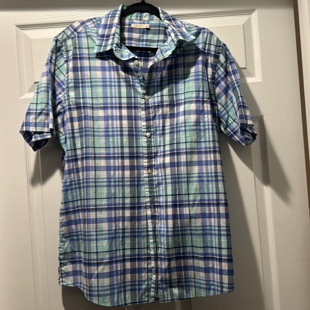 Men’s Sonoma blue plaid short sleeved shirt. Size Large